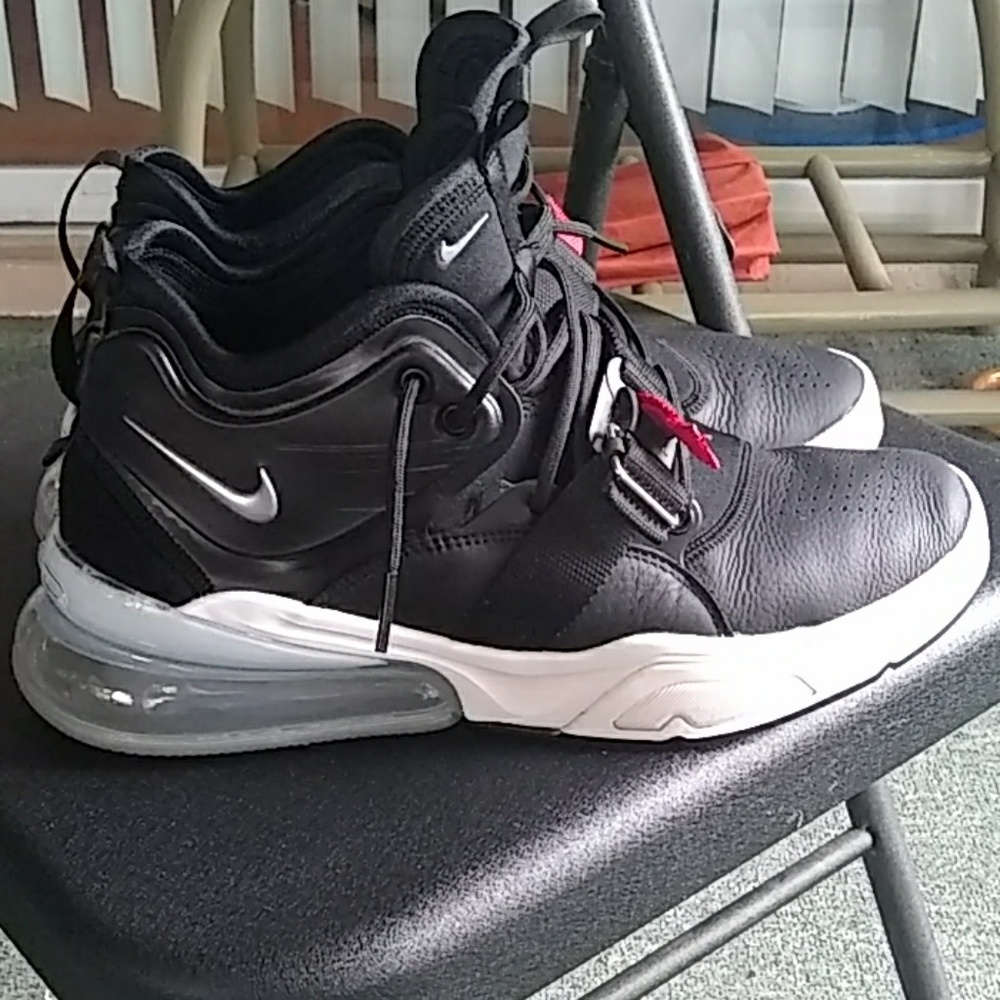 Nike Air Force 270